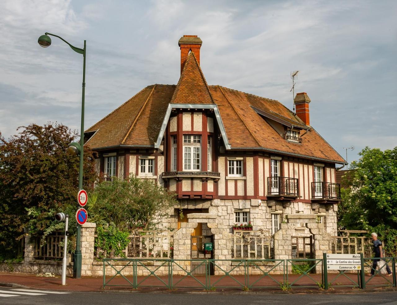Apakabar Homestay - Proche Gare Melun, Parking Prive, Netflix La Rochette  Exterior photo